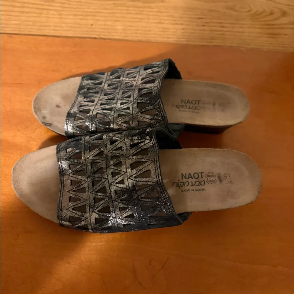 Naot Crown metallic Black Cutout Slide Wedge‎ Sandals leather
